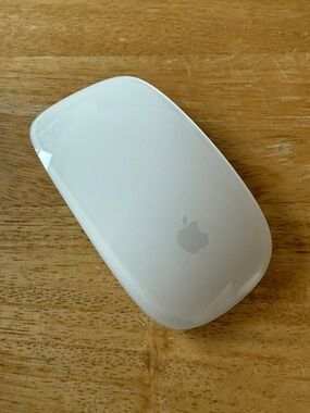 Apple White Wireless Magic Mouse